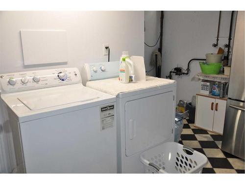 3406 Lakewood Road South, Lethbridge, AB - Indoor Photo Showing Laundry Room