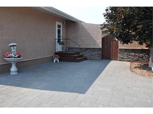 3406 Lakewood Road South, Lethbridge, AB - Outdoor