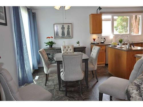 3406 Lakewood Road South, Lethbridge, AB - Indoor Photo Showing Dining Room