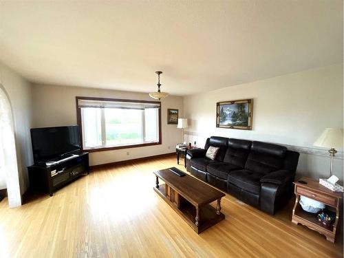 34021 Rr 16-3, Rural Warner No. 5, County Of, AB - Indoor Photo Showing Living Room