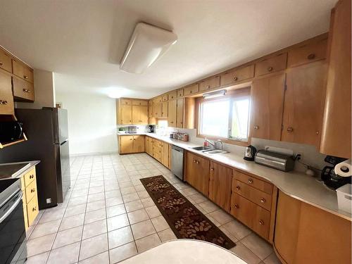 34021 Rr 16-3, Rural Warner No. 5, County Of, AB - Indoor Photo Showing Kitchen With Double Sink