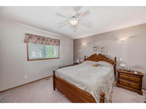 209 Uplands Boulevard North, Lethbridge, AB - Indoor Photo Showing Bedroom