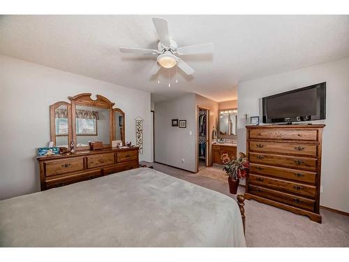 209 Uplands Boulevard North, Lethbridge, AB - Indoor Photo Showing Bedroom