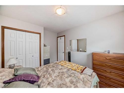 209 Uplands Boulevard North, Lethbridge, AB - Indoor Photo Showing Bedroom