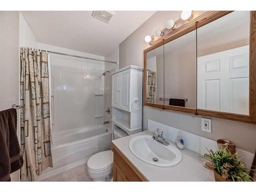 209 Uplands Boulevard North, Lethbridge, AB - Indoor Photo Showing Bathroom