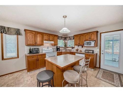 209 Uplands Boulevard North, Lethbridge, AB - Indoor Photo Showing Kitchen With Double Sink