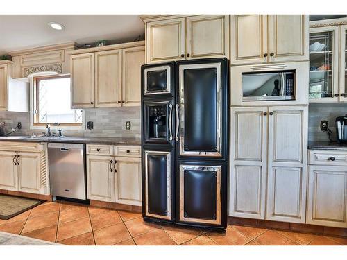 5831 46A Street, Taber, AB - Indoor Photo Showing Kitchen