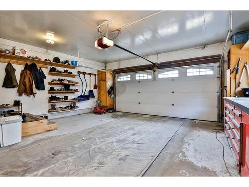 5831 46A Street, Taber, AB - Indoor Photo Showing Garage