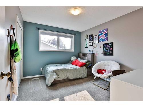 5831 46A Street, Taber, AB - Indoor Photo Showing Bedroom