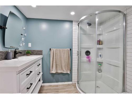 5831 46A Street, Taber, AB - Indoor Photo Showing Bathroom