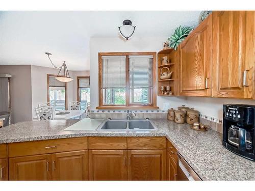 85 Sherwood Boulevard West, Lethbridge, AB - Indoor Photo Showing Kitchen With Double Sink