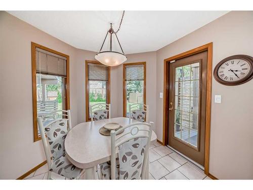 85 Sherwood Boulevard West, Lethbridge, AB - Indoor Photo Showing Dining Room