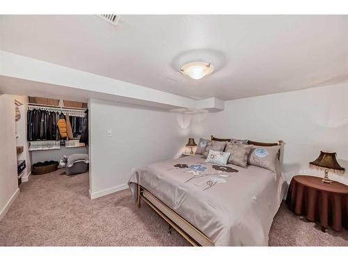 85 Sherwood Boulevard West, Lethbridge, AB - Indoor Photo Showing Bedroom