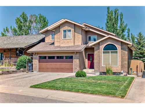 85 Sherwood Boulevard West, Lethbridge, AB - Outdoor With Facade