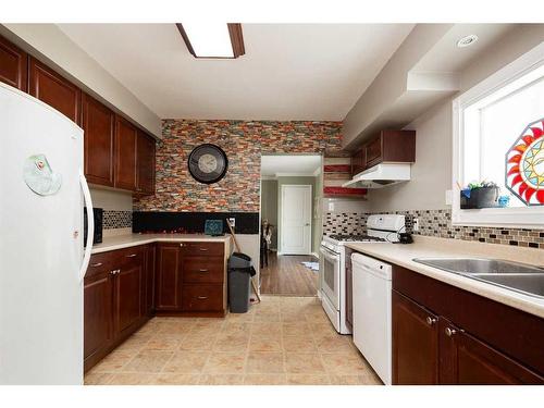 4936 50 Avenue, Stavely, AB - Indoor Photo Showing Kitchen With Double Sink