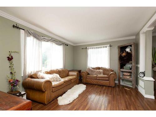 4936 50 Avenue, Stavely, AB - Indoor Photo Showing Living Room