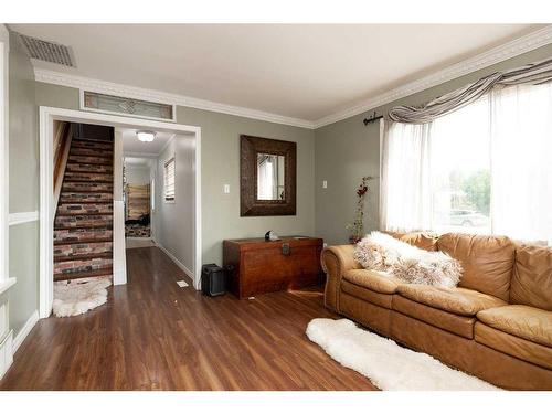 4936 50 Avenue, Stavely, AB - Indoor Photo Showing Living Room