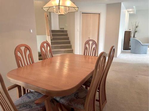 17 Bluefox Place North, Lethbridge, AB - Indoor Photo Showing Dining Room