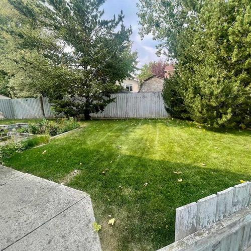 17 Bluefox Place North, Lethbridge, AB - Outdoor With Backyard