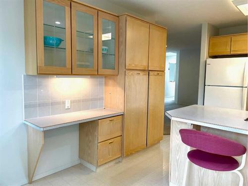 17 Bluefox Place North, Lethbridge, AB - Indoor Photo Showing Kitchen