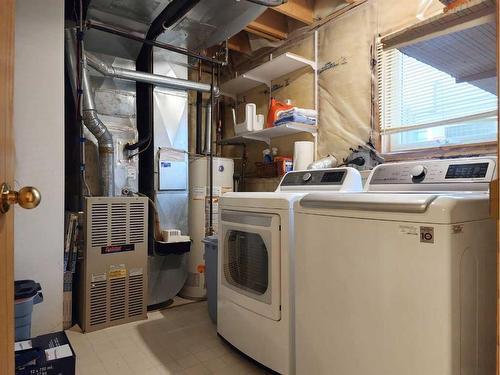 165 Heritage Crescent West, Lethbridge, AB - Indoor Photo Showing Laundry Room