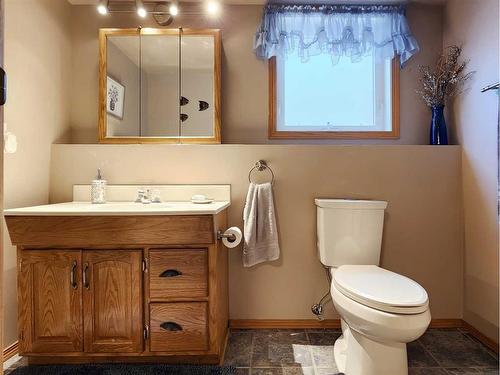 165 Heritage Crescent West, Lethbridge, AB - Indoor Photo Showing Bathroom