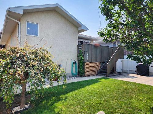 165 Heritage Crescent West, Lethbridge, AB - Outdoor