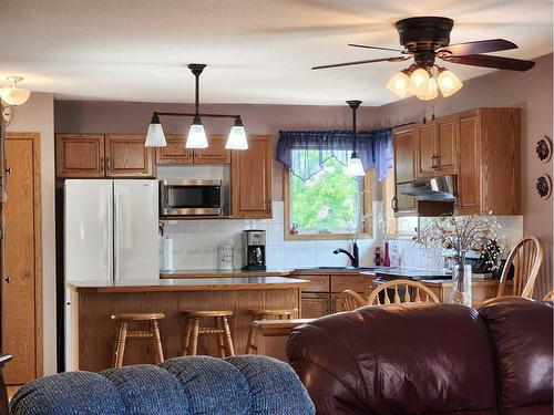 165 Heritage Crescent West, Lethbridge, AB - Indoor Photo Showing Kitchen With Double Sink