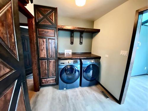 157 9 Street, Fort Macleod, AB - Indoor Photo Showing Laundry Room