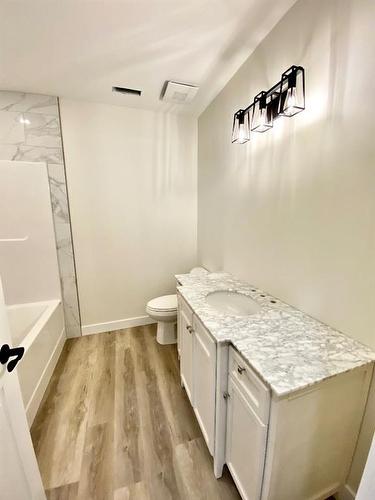 157 9 Street, Fort Macleod, AB - Indoor Photo Showing Bathroom