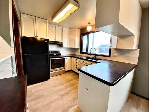 157 9 Street, Fort Macleod, AB - Indoor Photo Showing Kitchen