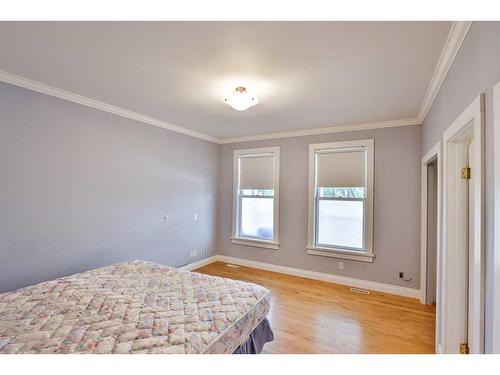 179 E 100 S, Raymond, AB - Indoor Photo Showing Bedroom