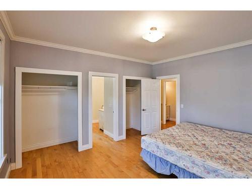 179 E 100 S, Raymond, AB - Indoor Photo Showing Bedroom