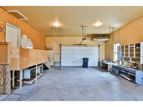 179 E 100 S, Raymond, AB - Indoor Photo Showing Garage