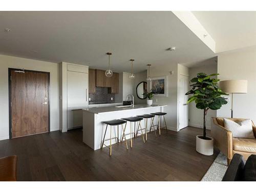 #128-102 Scenic Drive North, Lethbridge, AB - Indoor Photo Showing Kitchen