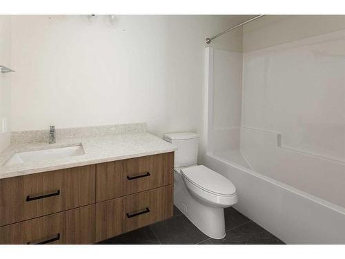 #132-102 Scenic Drive North, Lethbridge, AB - Indoor Photo Showing Bathroom