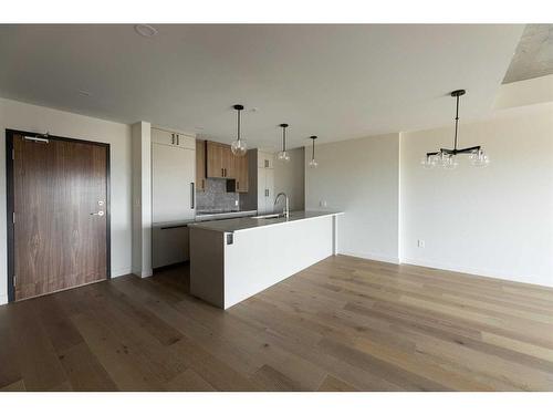 #132-102 Scenic Drive North, Lethbridge, AB - Indoor Photo Showing Kitchen