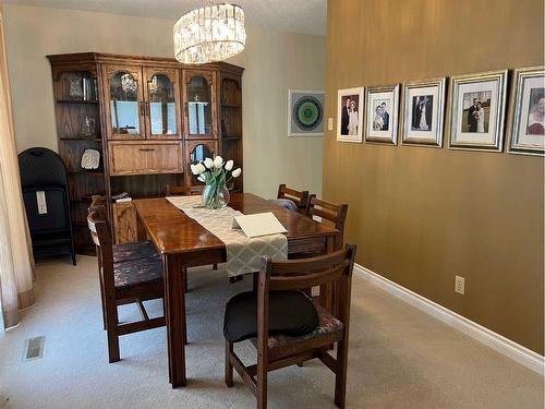 1237 Glacier Drive South, Lethbridge, AB - Indoor Photo Showing Dining Room