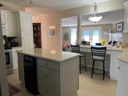 1237 Glacier Drive South, Lethbridge, AB - Indoor Photo Showing Kitchen