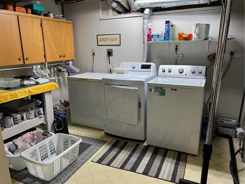 1237 Glacier Drive South, Lethbridge, AB - Indoor Photo Showing Laundry Room