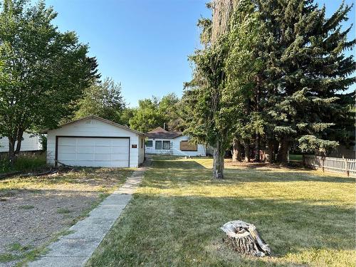 13 W Harker Avenue, Magrath, AB 