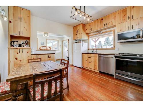 23017 27 Avenue, Bellevue, AB - Indoor Photo Showing Kitchen