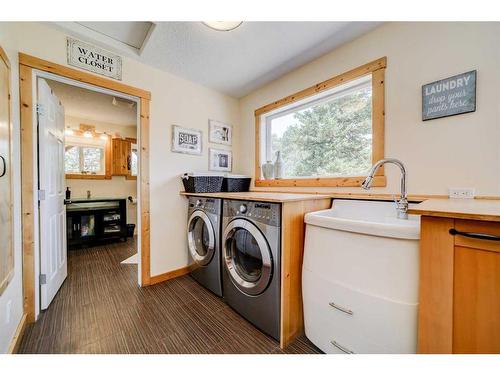 23017 27 Avenue, Bellevue, AB - Indoor Photo Showing Laundry Room