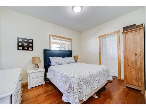 23017 27 Avenue, Bellevue, AB - Indoor Photo Showing Bedroom