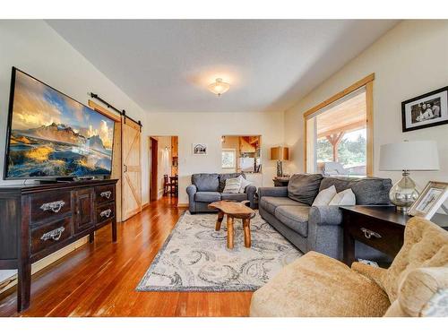 23017 27 Avenue, Bellevue, AB - Indoor Photo Showing Living Room