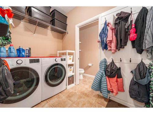 436 Silkstone Crescent West, Lethbridge, AB - Indoor Photo Showing Laundry Room