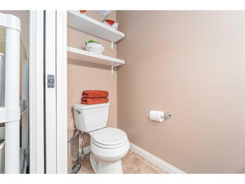 436 Silkstone Crescent West, Lethbridge, AB - Indoor Photo Showing Bathroom