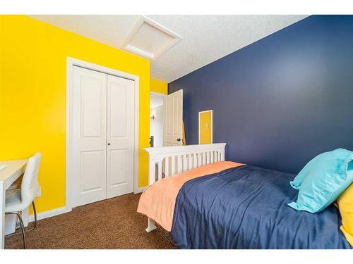 436 Silkstone Crescent West, Lethbridge, AB - Indoor Photo Showing Bedroom