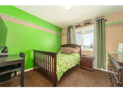 436 Silkstone Crescent West, Lethbridge, AB - Indoor Photo Showing Bedroom