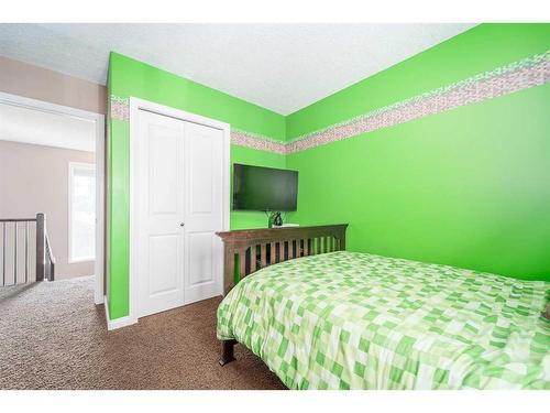 436 Silkstone Crescent West, Lethbridge, AB - Indoor Photo Showing Bedroom